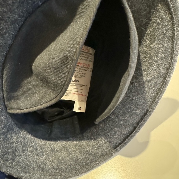 Tilley felt/wool hat with ear flaps. Size M - Picture 3 of 4